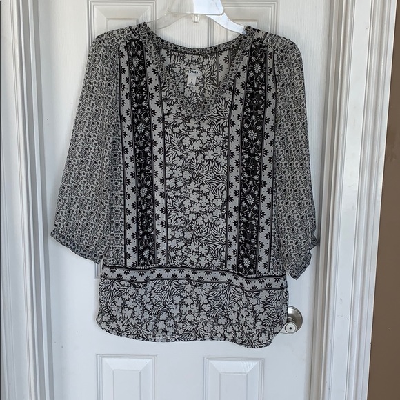 Old Navy Tops - Ladies Old Navy Top Medium Like New